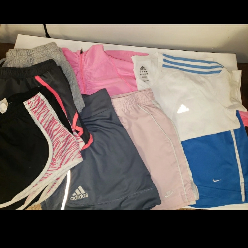 8 oc Womebns Athletic Wear